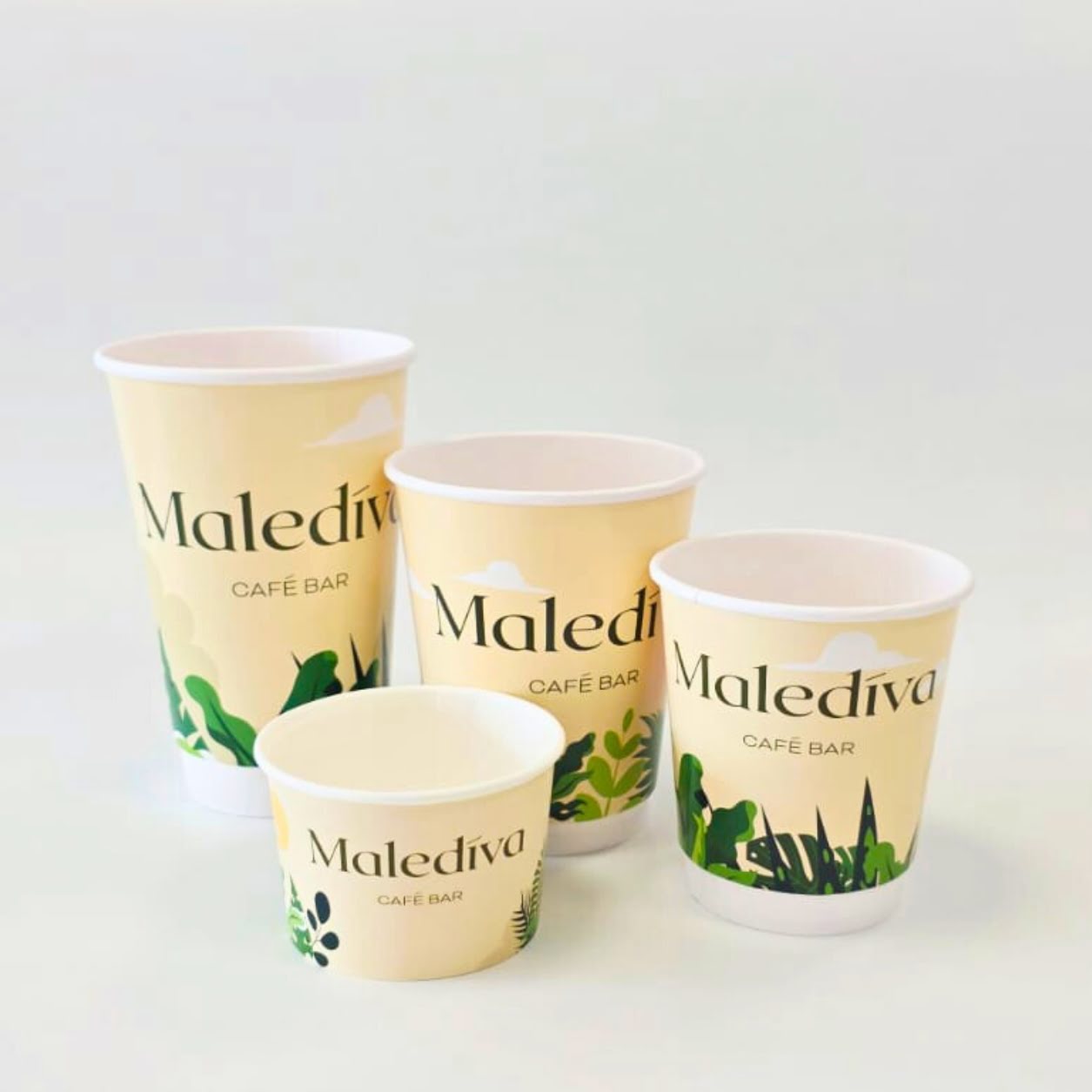 Café bar · matched cups + bowl